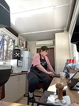 Snapshot of cinnabon_ chatting on 02.10.25 cinnabon online show from 02.10.25