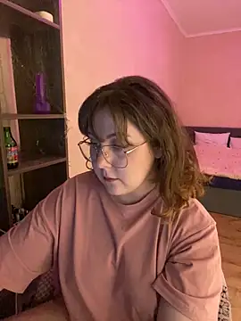 Snapshot of cinnabon_ chatting on 02.10.25 cinnabon online show from 02.10.25