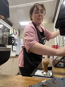 Snapshot of cinnabon_ chatting on 02.11.25 cinnabon online show from 02.11.25