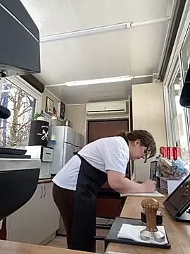 Snapshot of cinnabon_ chatting on 02.12.25 cinnabon online show from 02.12.25