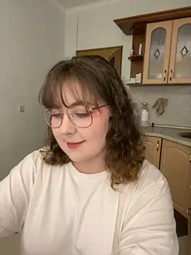 Snapshot of cinnabon_ chatting on 02.14.25 cinnabon online show from 02.14.25