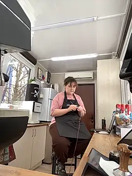 Snapshot of cinnabon_ chatting on 02.16.25 cinnabon online show from 02.16.25