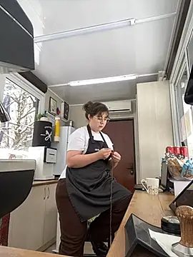 Snapshot of cinnabon_ chatting on 02.18.25 cinnabon online show from 02.18.25