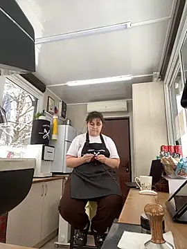 Snapshot of cinnabon_ chatting on 02.18.25 cinnabon online show from 02.18.25