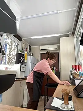 Snapshot of cinnabon_ chatting on 02.24.25 cinnabon online show from 02.24.25