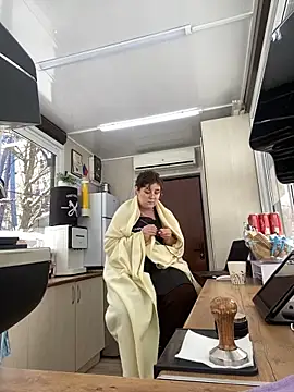 Snapshot of cinnabon_ chatting on 02.24.25 cinnabon online show from 02.24.25