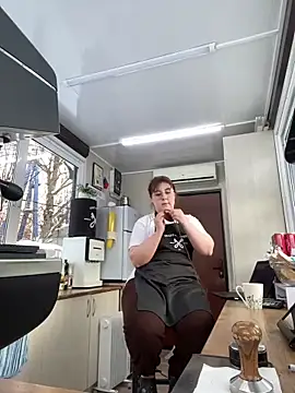 Snapshot of cinnabon_ chatting on 03.01.25 cinnabon online show from 03.01.25