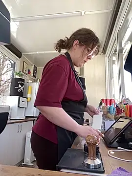 Snapshot of cinnabon_ chatting on 03.07.25 cinnabon online show from 03.07.25