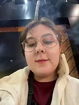 Snapshot of cinnabon_ chatting on 03.07.25 cinnabon online show from 03.07.25