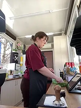 Snapshot of cinnabon_ chatting on 03.08.25 cinnabon online show from 03.08.25