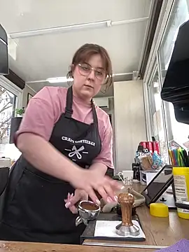 Snapshot of cinnabon_ chatting on 03.14.25 cinnabon online show from 03.14.25