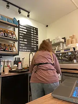 Snapshot of cinnabon_ chatting on 09.20.25 cinnabon online show from 09.20.25