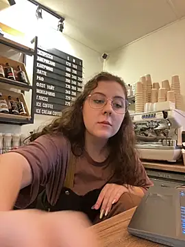 Snapshot of cinnabon_ chatting on 10.06.25 cinnabon online show from 10.06.25