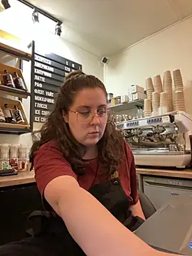 Snapshot of cinnabon_ chatting on 10.09.25 cinnabon online show from 10.09.25