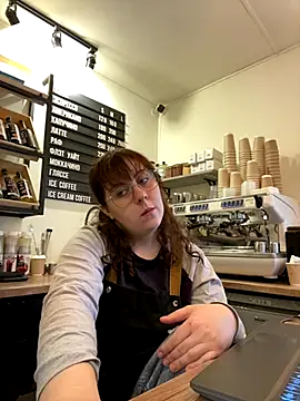 Snapshot of cinnabon_ chatting on 10.26.25 cinnabon online show from 10.26.25