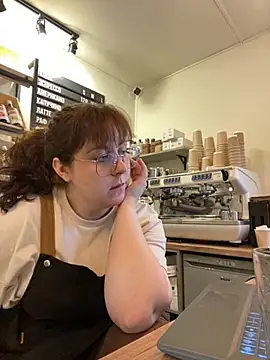 Snapshot of cinnabon_ chatting on 11.02.25 cinnabon online show from 11.02.25