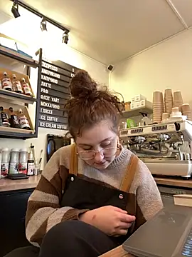 Snapshot of cinnabon_ chatting on 11.15.25 cinnabon online show from 11.15.25