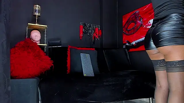 Coralinstone online show from 12.15.25