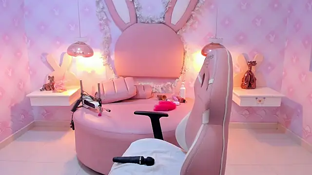 Saraa Skinny online show from 12.21.24