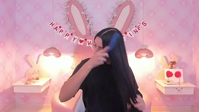 Saraa Skinny online show from 02.23.25