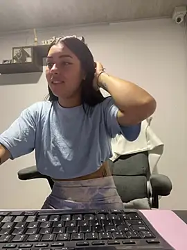 emily 22x online show from 01.30.25