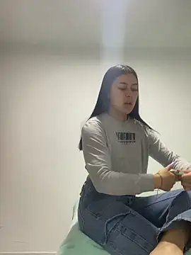 emily 22x online show from 10.02.25