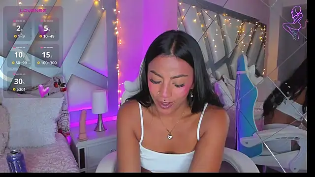 Amber villalobos  online show from 02.13.25