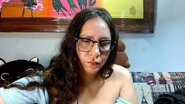 Snapshot of naihroby chatting on 09.17.25 naihroby online show from 09.17.25