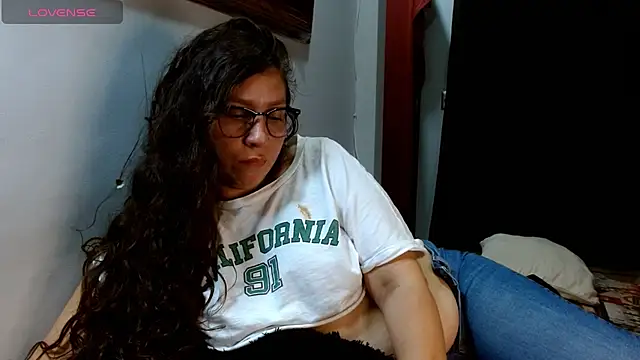 Snapshot of naihroby chatting on 09.21.25 naihroby online show from 09.21.25