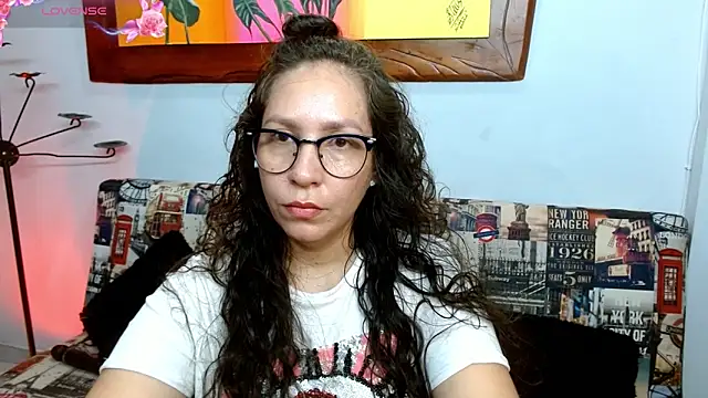 Snapshot of naihroby chatting on 09.28.25 naihroby online show from 09.28.25