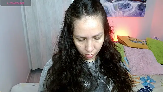 Snapshot of naihroby chatting on 10.13.25 naihroby online show from 10.13.25