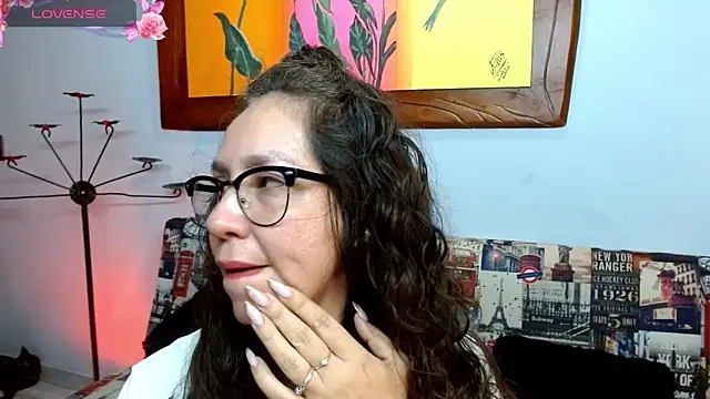 Snapshot of naihroby chatting on 10.14.25 naihroby online show from 10.14.25