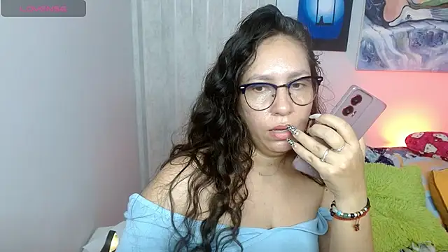 Snapshot of naihroby chatting on 10.17.25 naihroby online show from 10.17.25