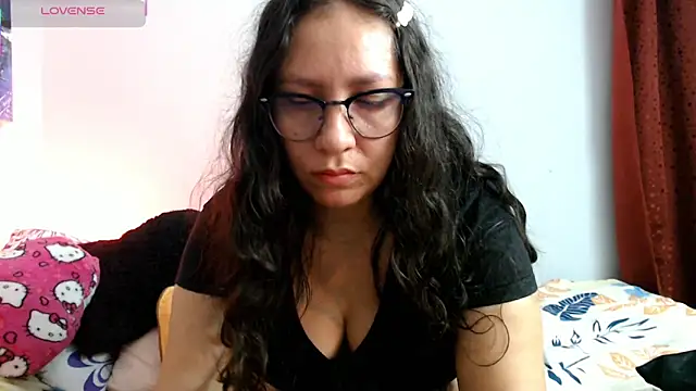 Snapshot of naihroby chatting on 10.20.25 naihroby online show from 10.20.25