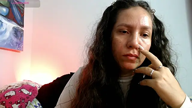 Snapshot of naihroby chatting on 10.21.25 naihroby online show from 10.21.25