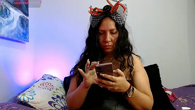 Snapshot of naihroby chatting on 10.31.25 naihroby online show from 10.31.25