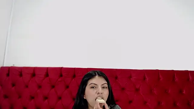 CarolineBrunx online show from 02.14.25