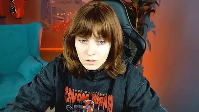 Snapshot of LolaAsmus chatting on 10.16.25 LolaAsmus online show from 10.16.25