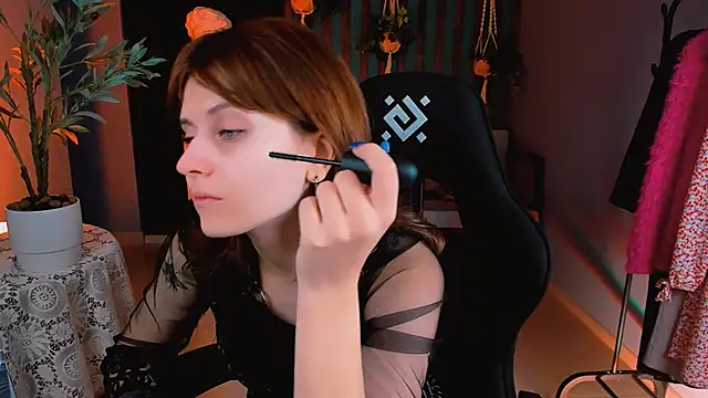 LolaAsmus online show from 11.14.25