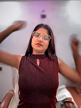 Snapshot of DiyAsingHh chatting on 11.04.25 DiyAsingHh online show from 11.04.25