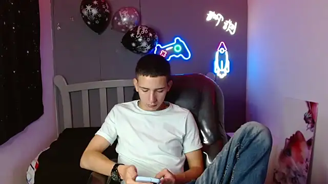 Snapshot of JackSwan18 chatting on 01.10.25 JackSwan18 online show from 01.10.25