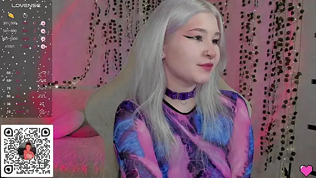 Snapshot of chillycharm chatting on 12.30.24 chillycharm online show from 12.30.24