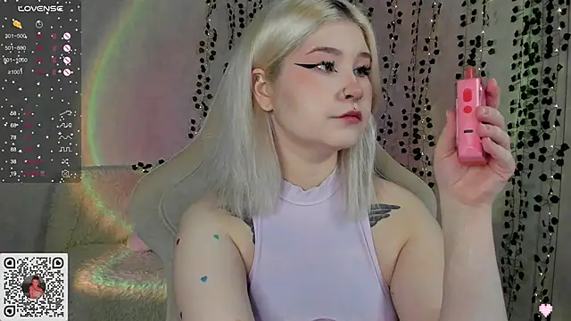 Snapshot of chillycharm chatting on 01.20.25 chillycharm online show from 01.20.25
