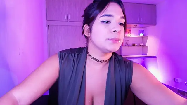 Snapshot of Shenoa1 chatting on 03.13.25 Shenoa1 online show from 03.13.25