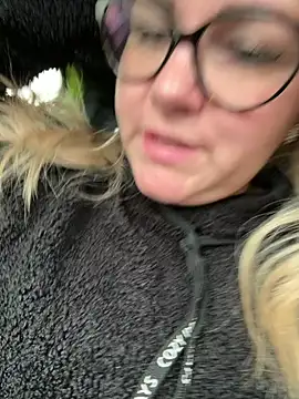 Snapshot of queenpeachi chatting on 12.14.24 queenpeachi online show from 12.14.24