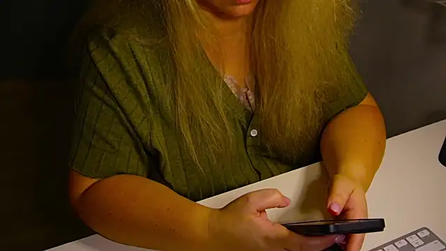 Snapshot of queenpeachi chatting on 01.12.25 queenpeachi online show from 01.12.25