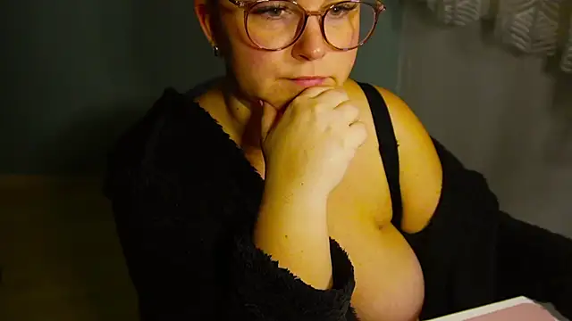 Snapshot of queenpeachi chatting on 01.19.25 queenpeachi online show from 01.19.25