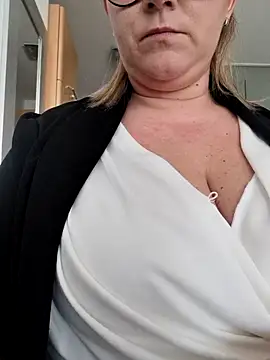 Snapshot of queenpeachi chatting on 01.29.25 queenpeachi online show from 01.29.25