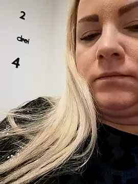 Snapshot of queenpeachi chatting on 02.17.25 queenpeachi online show from 02.17.25