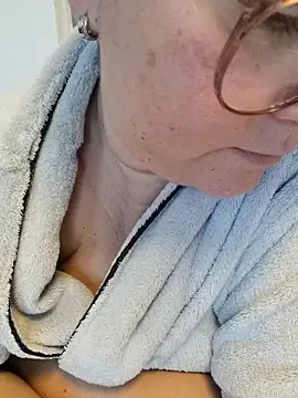 Snapshot of queenpeachi chatting on 02.20.25 queenpeachi online show from 02.20.25